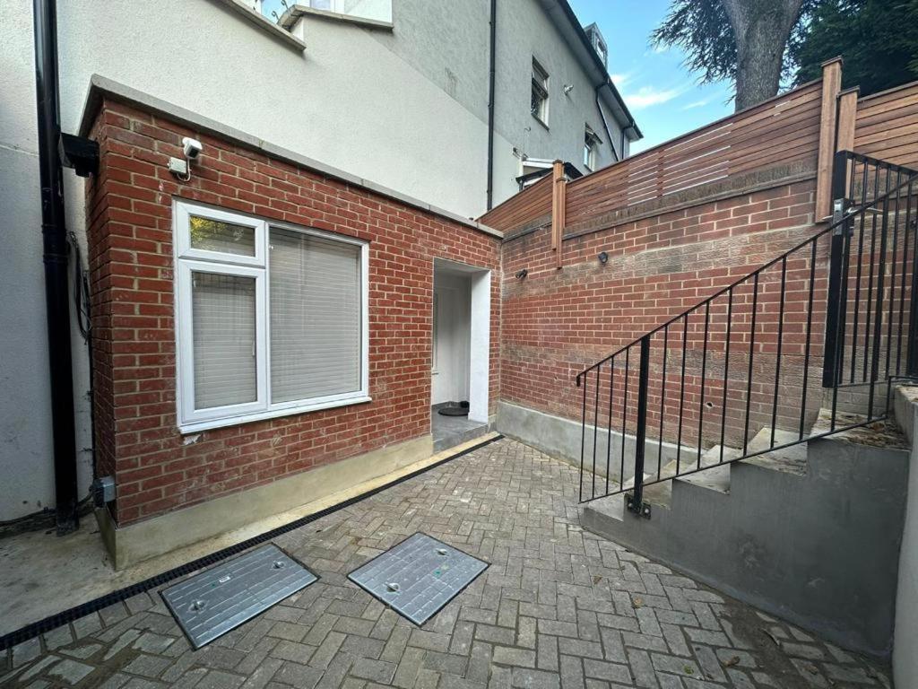 לונדון Two Bedroom House In Kilburn מראה חיצוני תמונה
