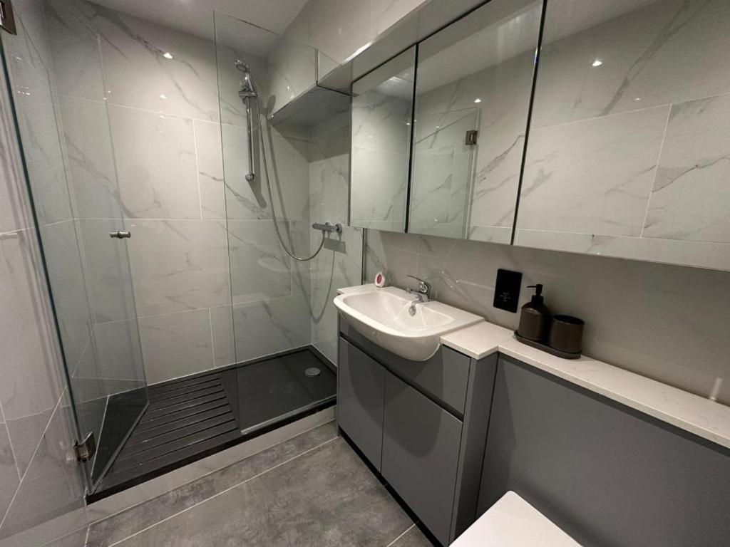 לונדון Two Bedroom House In Kilburn מראה חיצוני תמונה